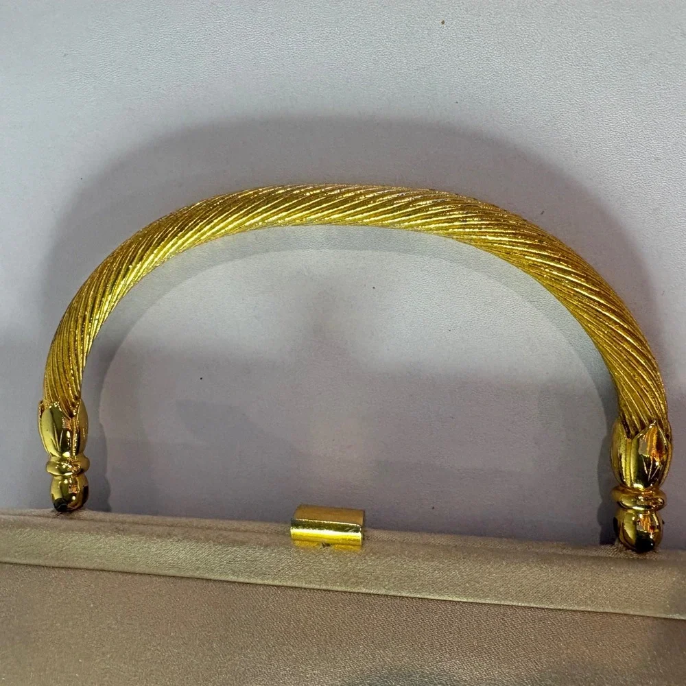 ♾️Vintage Bienen Davis Gold Satin Evening Bag Twisted Metal Handle Frame Purse♾️ - Picture 6 of 13